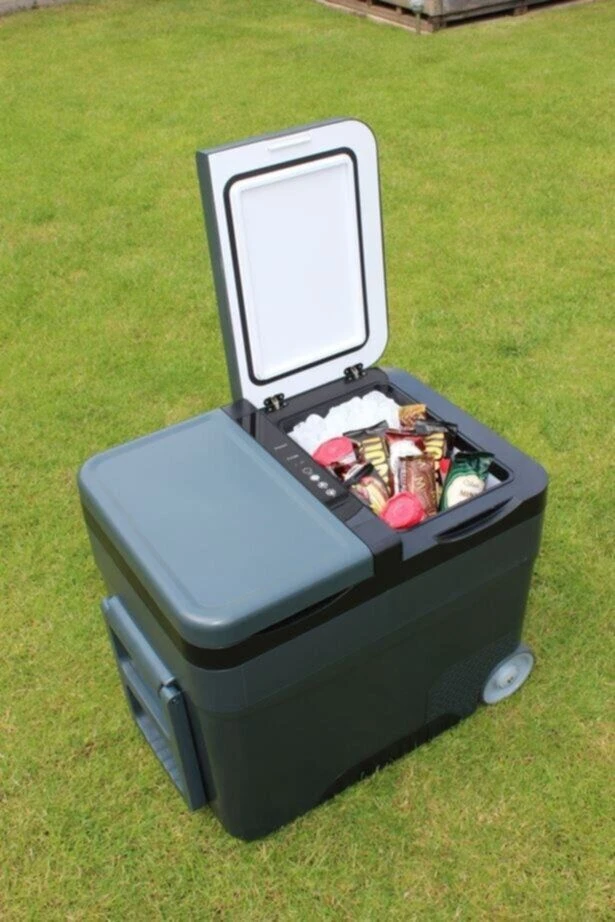 Outdoor Revolution Eco Deep Extreme Compressor Cooler & Freezer 45L - Image 3